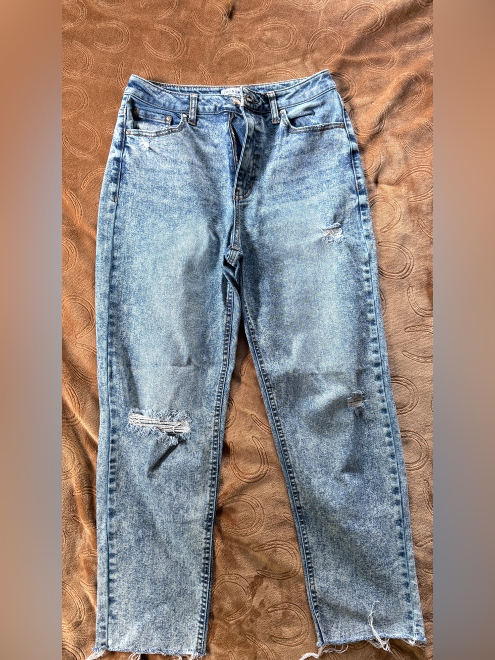 Slim Straight Light Blue Women’s Jeans with Distressed Detailing